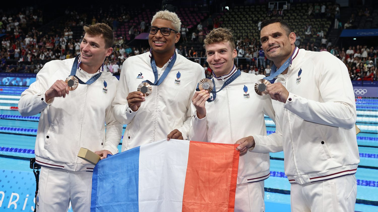 JO de Paris 2024 : "J'ai fait neuf jours de folie", réagit Léon Marchand après sa dernière médaille sur le relais
          Le nageur tricolore Léon Marchand a remporté cinq médailles au total aux Jeux de Paris, la dernière, en bronze, sur le relais 4x100m quatre nages avec ses coéquipiers français. "C'était un peu un marathon", reconnait-il.